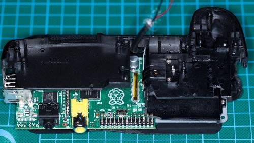 Raspberry-pi-in-DSLR-Camera-battery-grip-2