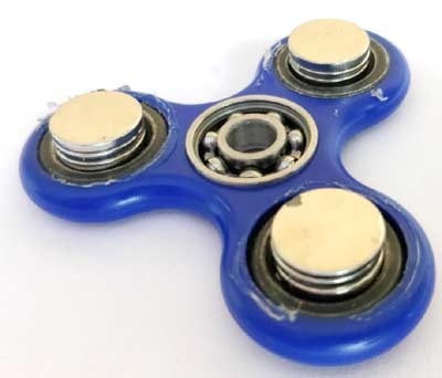 Setup Neodymium magnets over the Fidget spinner