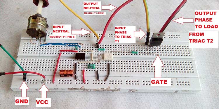 TRIAC Light Blink Circuit Description