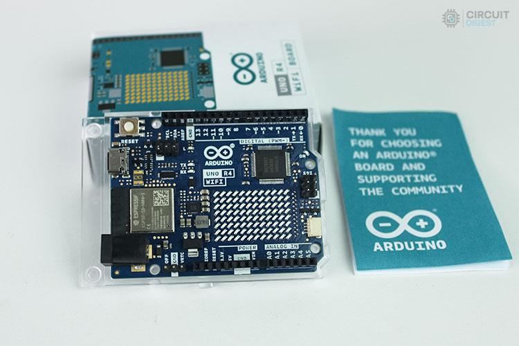 Arduino Uno R4 WiFi Unboxing