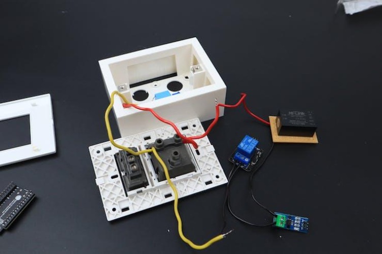 Microcontroller Connect with the Device